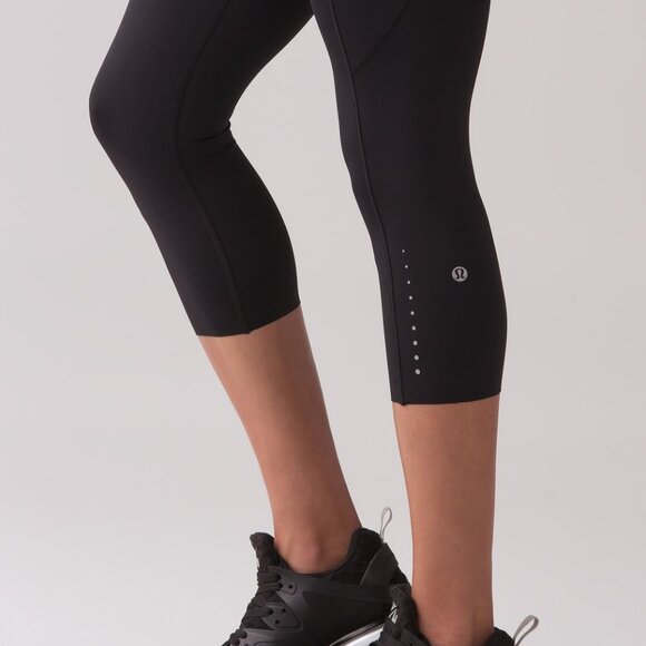 Like new! (Worn once) Lululemon Fast & Free crop black leggings / crops - Picture 5 of 11
